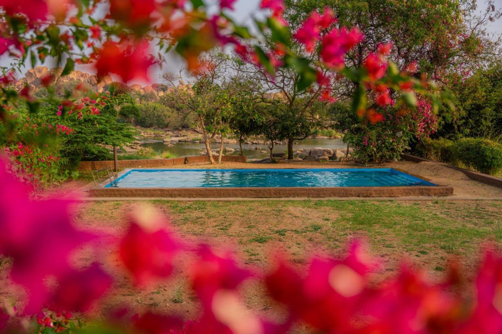 Отель Leo Woods Hampi River View Экстерьер фото