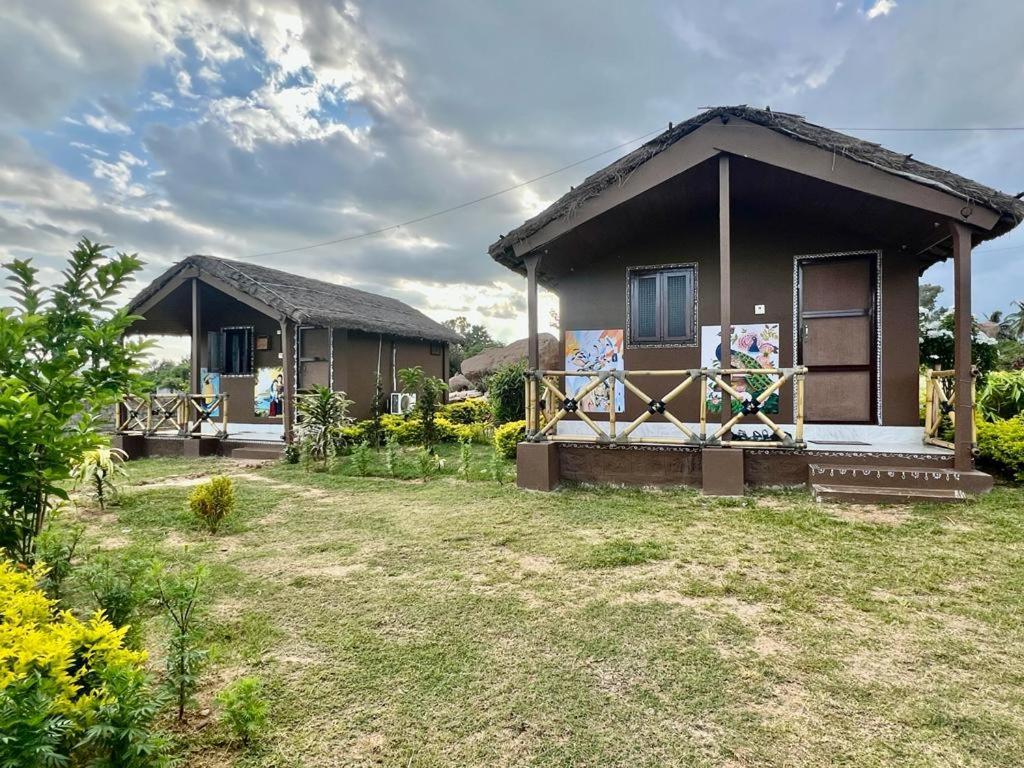 Отель Leo Woods Hampi River View Экстерьер фото