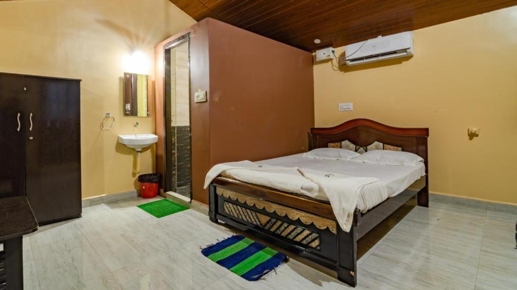 Отель Leo Woods Hampi River View Экстерьер фото