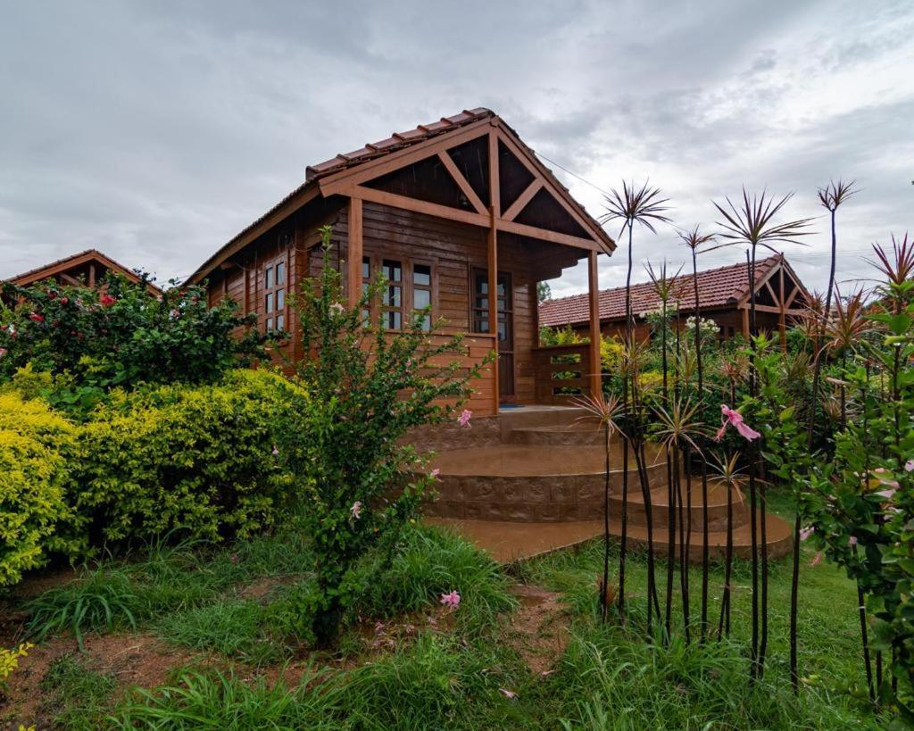 Отель Leo Woods Hampi River View Экстерьер фото