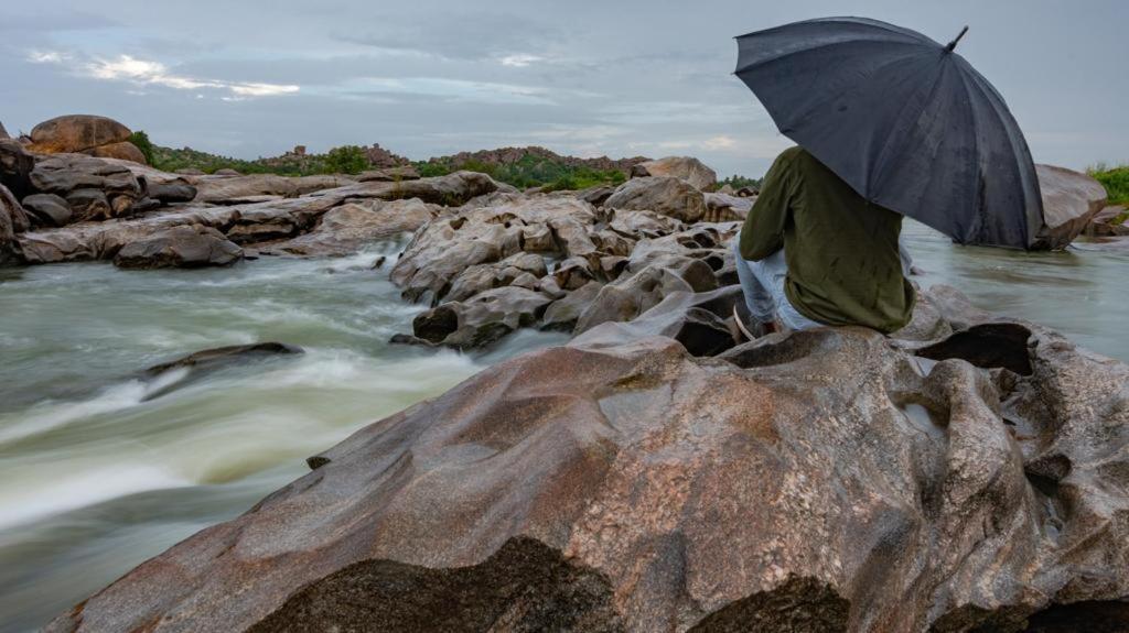Отель Leo Woods Hampi River View Экстерьер фото